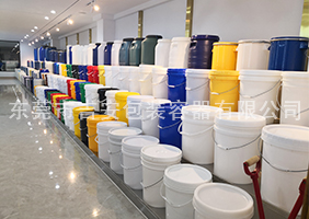 狂肏大骚屄视频吉安容器一楼涂料桶、机油桶展区